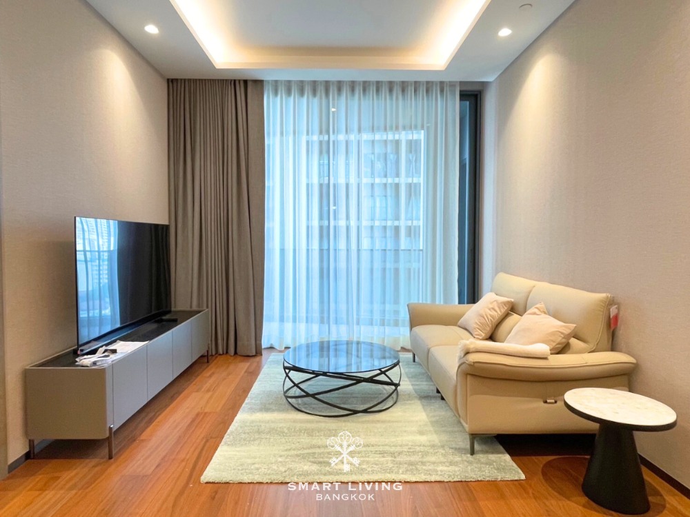 Luxury condo for rent, 2 bedrooms, pet friendly, Phrom Phong area. Fully furnished Walk to Emporium. EmQuartier and Benjasiri Park Ready to move in