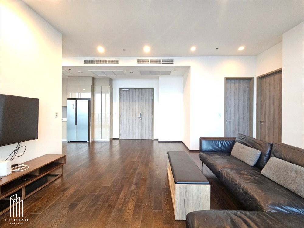 For Sale with Tenant Whizdom Essence *Combine Room, spacious room 202.46 sq m., 40+ floor, corner position, view in 3 directions @51 MB