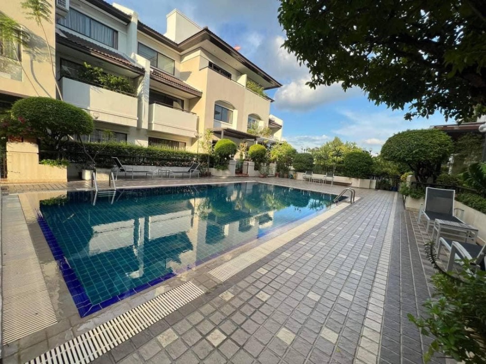 ♦ Spacious Area ♦ 270.00 sq.m. | 4 bedrooms | 2 parking spaces | Includes a swimming pool | Near Donki Mall Thonglor 2 mins, Camillian Hospital 7 mins ♦ Spacious Area ♦ 270.00 sq.m. | 4 bedrooms | 2 parking spaces | Includes a swimming pool | Near Donki Mall Thonglor 2 mins, Camillian Hospital 7 mins