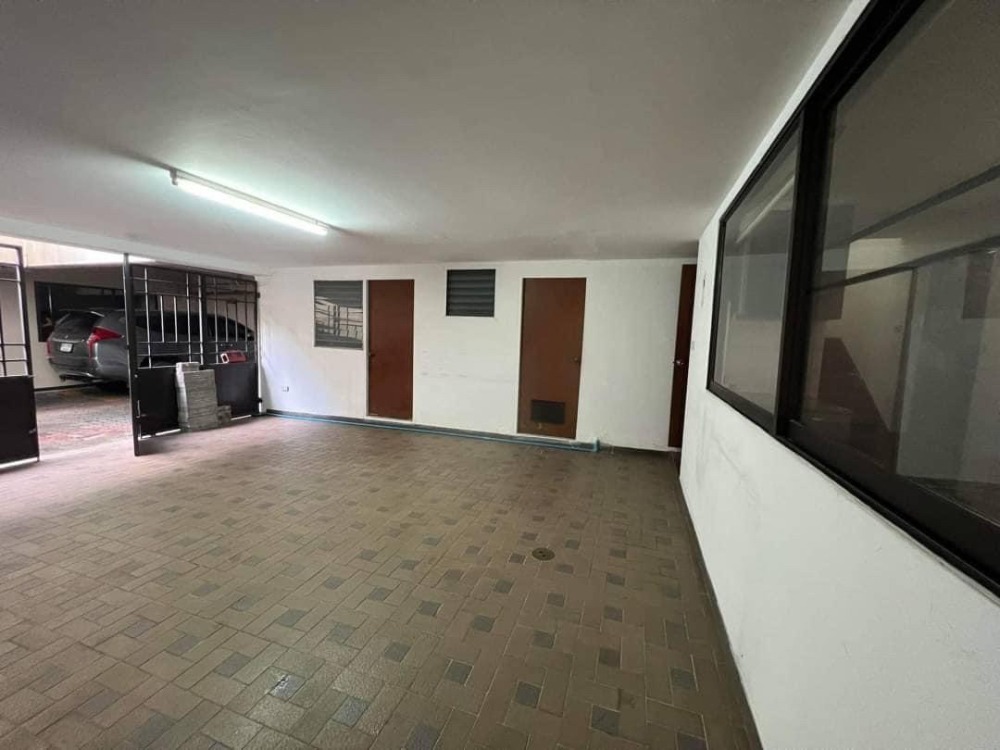 ♦ Spacious area ♦ 270.00 ตร.ม. 4 ห้องนอน | 2 ที่จอดรถ มีสระว่ายน้ำ | ใกล้ ดองกิ มอลล์ ทองหล่อ 2 นาที, โรงพยาบาลคามิลเลียน 7 นาที – รูปที่ 4