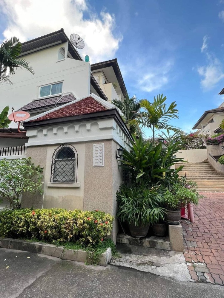 ♦ Spacious area ♦ 270.00 ตร.ม. 4 ห้องนอน | 2 ที่จอดรถ มีสระว่ายน้ำ | ใกล้ ดองกิ มอลล์ ทองหล่อ 2 นาที, โรงพยาบาลคามิลเลียน 7 นาที – รูปที่ 2