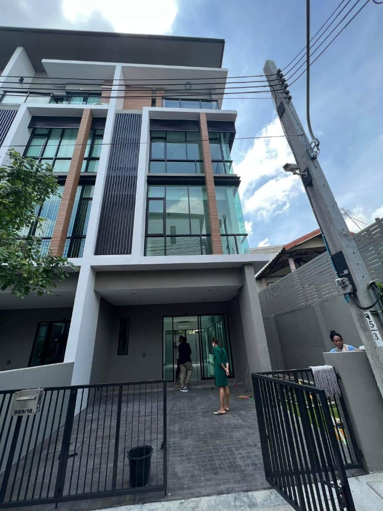 ♦ Good Deal ♦ 4-story home office, 62.50 sq.w., 250.00 sq.m. | 3 bedrooms, 2 parking spaces | Near Phyathai Nawamin Hospital 4 mins, MaxValu Nawamin branch 5 mins
