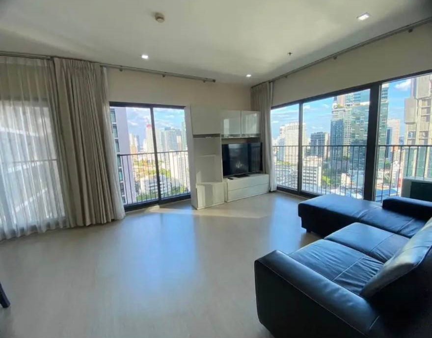 ♦ Modern Luxury ♦ ชั้น 15+ 62.36 ตร.ม. | 1 ห้องนอน ตกแต่งครบ | มี Sky walk ถึง BTS ทองหล่อ, เมเจอร์ ซีนีเพล็กซ์ สุขุมวิท 2 นาที, BTS เอกมัย 2 นาที, โรงพยาบาลสุขุมวิท 5 นาที