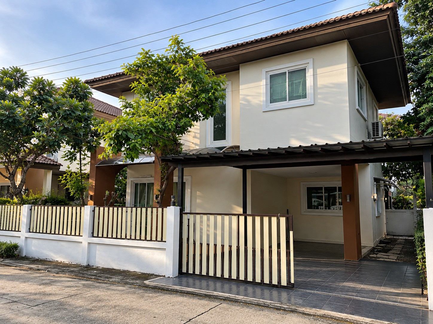 2-storey detached house for rent, 3 bedrooms #Dusit Grand Park along Khlong Song-Ramindra #Near Fashion Island 6 km. #Can raise animals for 19,500/month