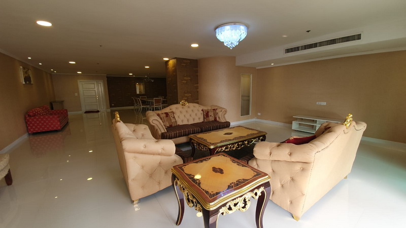 Condo for Sale, a large, beautiful, modern 3-bedroom. @Sukhumvit 11 Condo for Sale, a large, beautiful, modern 3-bedroom. @Sukhumvit 11
