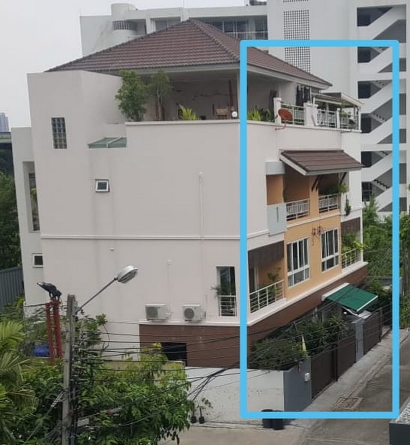 Ekamai double town houses with pool  FOR SALE