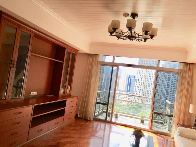 Condo for Sale, 2 bedrooms, size 136.56 square meters @Wireless Road. Condo for Sale, 2 bedrooms, size 136.56 square meters @Wireless Road.