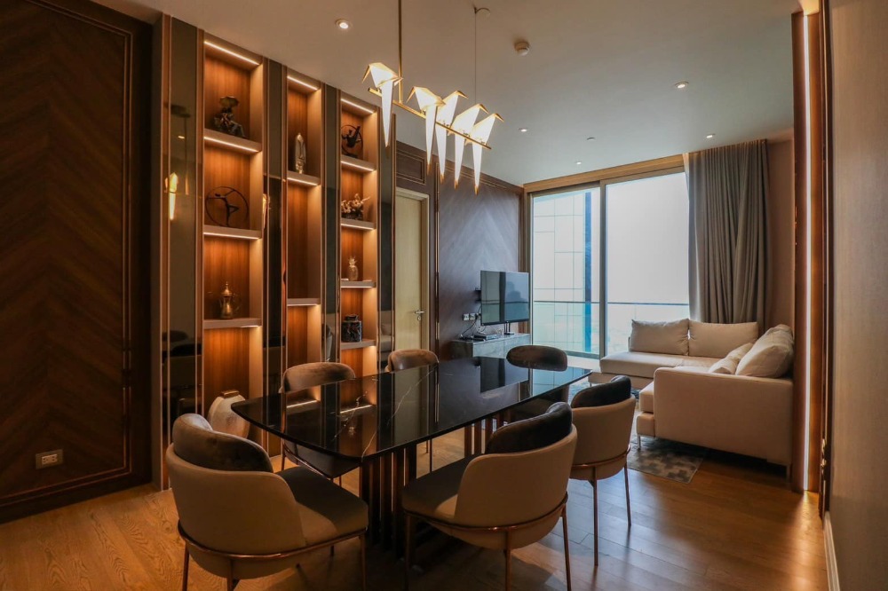 Luxurious 2 Beds Condo for Sale!