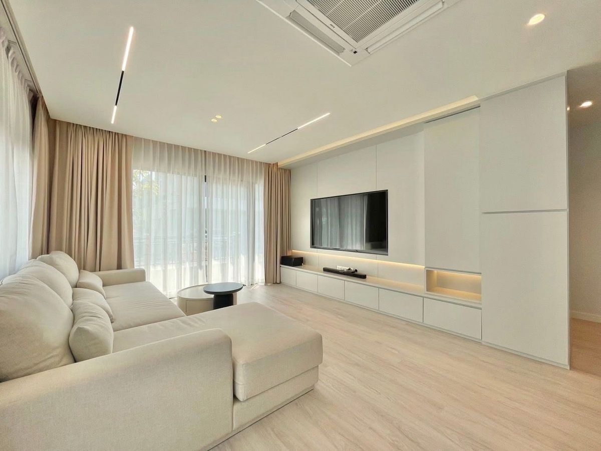 🌟Detached House for Rent | Centro Bangna.  A 2-storey detached house featuring 4 bedrooms and 4 bathrooms. Fully furnished and nicely decorated.💥Rental Fee 95,000 THB/month. – รูปที่ 2