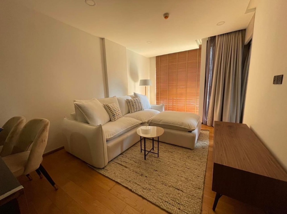 ✨✨Enjoy living at Klass Langsuan, 1 bedroom, perfect, renovated furniture and new curtains, shady and quiet, near Lumpini Park, shopping malls and shopping malls. ✨✨Enjoy living at Klass Langsuan, 1 bedroom, perfect, renovated furniture and new curtains, shady and quiet, near Lumpini Park, shopping malls and shopping malls.