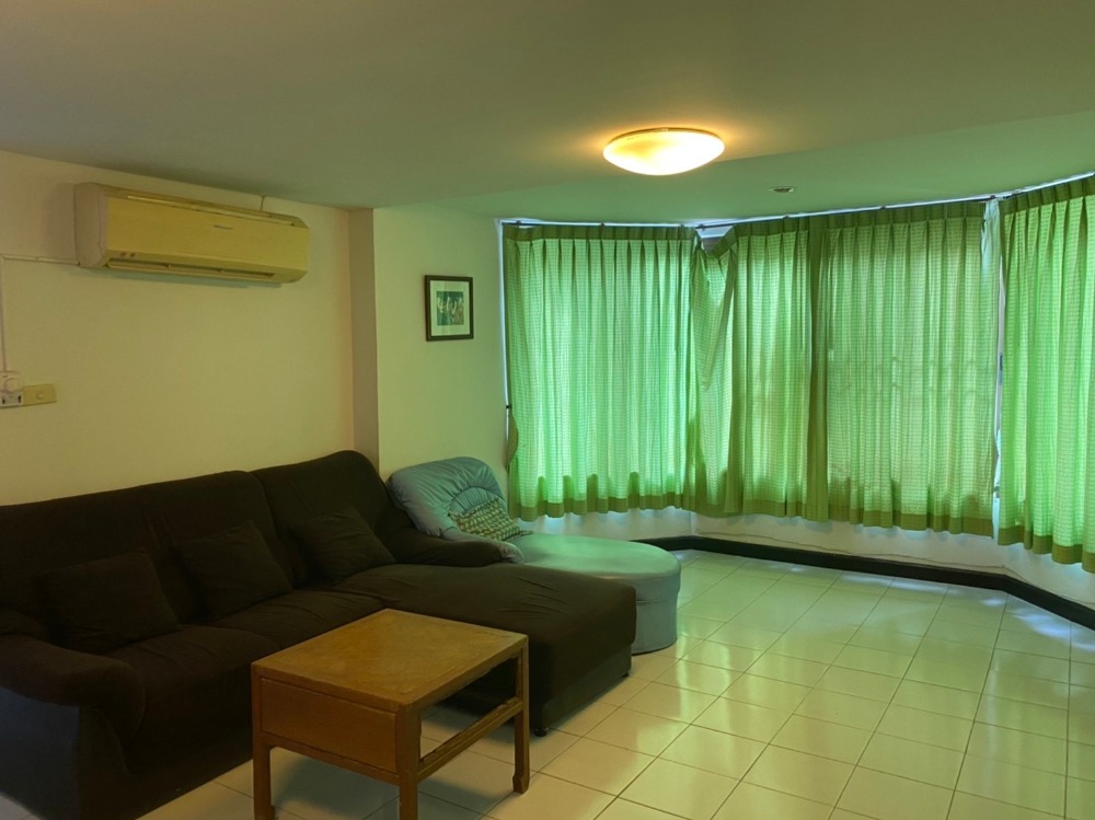 Townhouse for sale in Suksamran Village. Next to Petchkasem Road, Hua Hin, there is a walkway down to the beach. Townhouse for sale in Suksamran Village. Next to Petchkasem Road, Hua Hin, there is a walkway down to the beach.