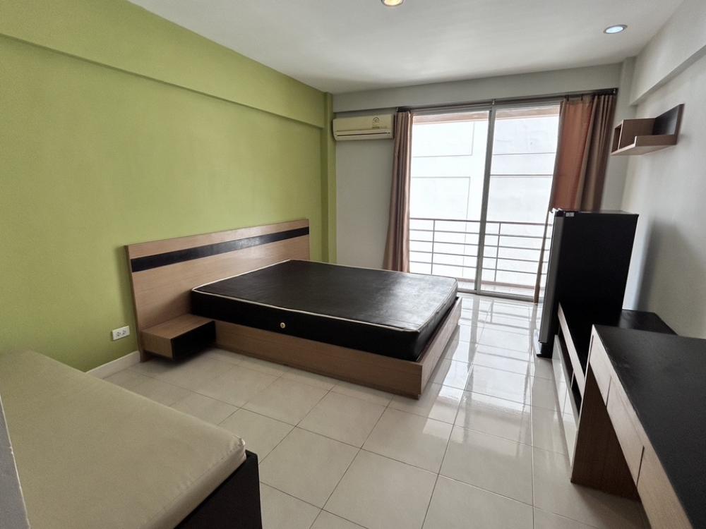 สัมผัสความลงตัวระหว่างชีวิตมีสไตล์และคอนโดมีดีไซน์ได้ที่ Red Oak's Villa