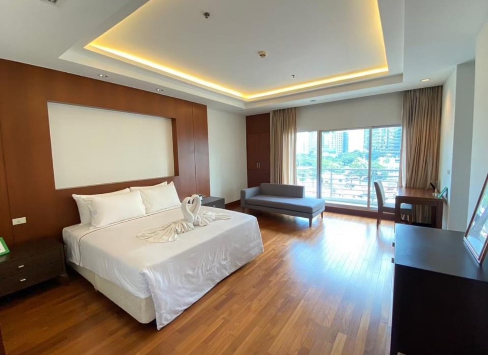 ● Prime Location ● ชั้น 05+ 220.00 ตร.ม. 3 ห้องนอน | คอนโดใกล้ MRT ลุมพินี 3 นาที, เซ็นทรัล เอ็มบาสซี 4 นาที, BTS เพลินจิต 5 นาที