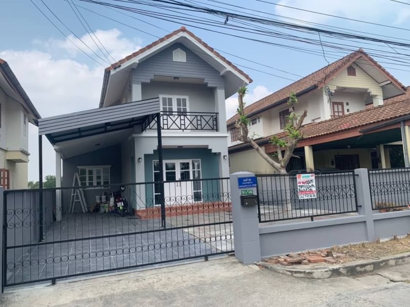 Selling very cheap, 2-story detached house, 58 sq m, Dai Charoen Suk Village. Soi Chuam Samphan 11, the house has 3 bedrooms, 2 bedrooms. Selling very cheap, 2-story detached house, 58 sq m, Dai Charoen Suk Village. Soi Chuam Samphan 11, the house has 3 bedrooms, 2 bedrooms.