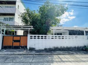 Detached House Chokchai 4 Soi 36 / 3 Bedrooms (For Sale), Detached House Chokchai 4 Soi 36 / 3 Bedrooms (FOR SALE) TPM180
