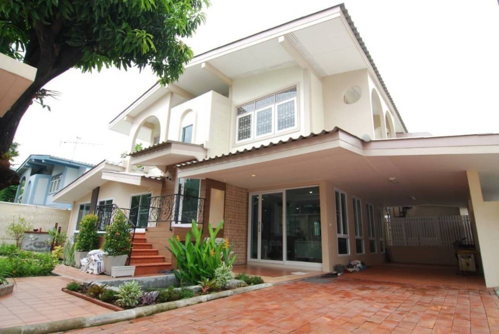 House Soi Sailom (Soi Phahonyothin 8) / 4 Bedrooms (SALE) NUB623