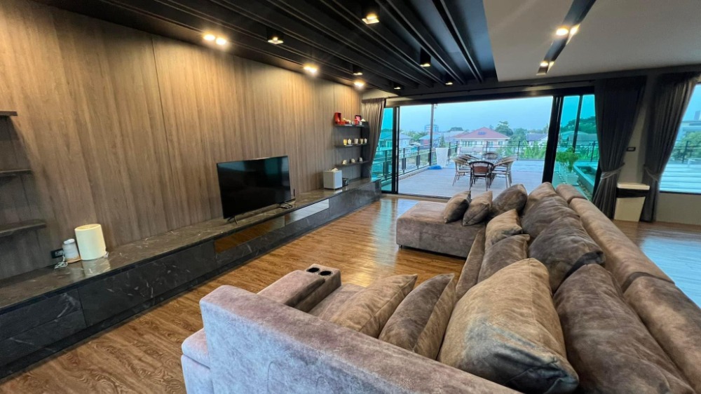 ● Modern Style ● 3-story single house, fully furnished | 3 parking spaces, swimming pool | Near Haus Clover Ratchaphruek-Chaeng Watthana, adjacent to Denla School – รูปที่ 3