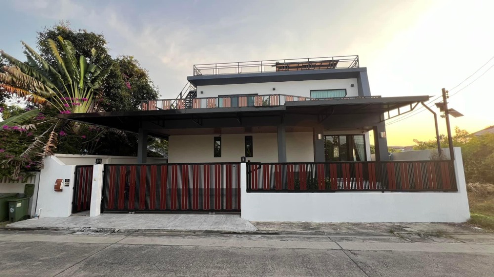● Modern Style ● 3-story single house, fully furnished | 3 parking spaces, swimming pool | Near Haus Clover Ratchaphruek-Chaeng Watthana, adjacent to Denla School