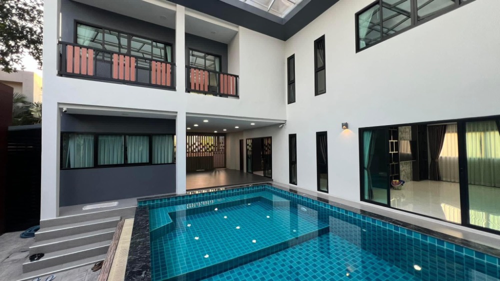 ● Modern Style ● 3-story single house, fully furnished | 3 parking spaces, swimming pool | Near Haus Clover Ratchaphruek-Chaeng Watthana, adjacent to Denla School – รูปที่ 2
