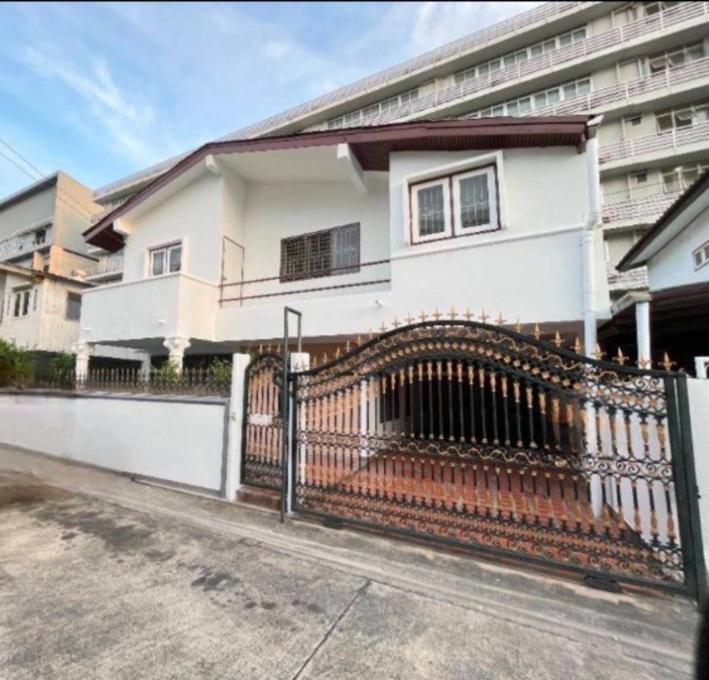 Single house for rent Preecha Village 1, near Lotus Pattanakarn, only 4 minutes.