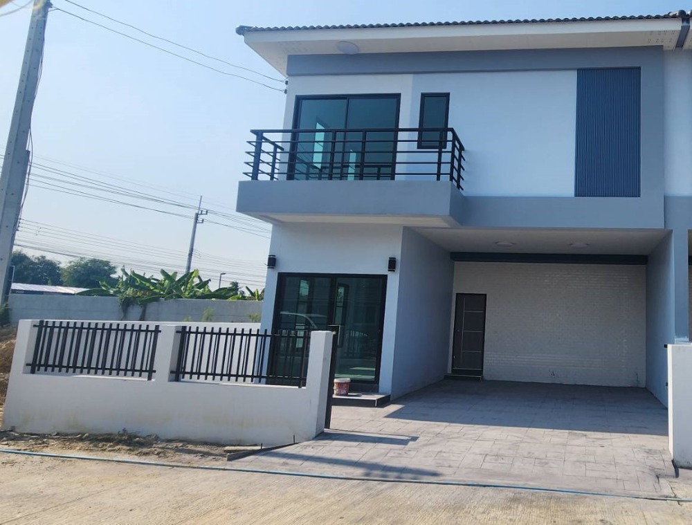 Large twin house for sale, 160 sq m, 3 bedrooms, 3 bathrooms, 1 kitchen, parking for 2 cars in the house, new, first hand, Nakhon Pathom Large twin house for sale, 160 sq m, 3 bedrooms, 3 bathrooms, 1 kitchen, parking for 2 cars in the house, new, first hand, Nakhon Pathom