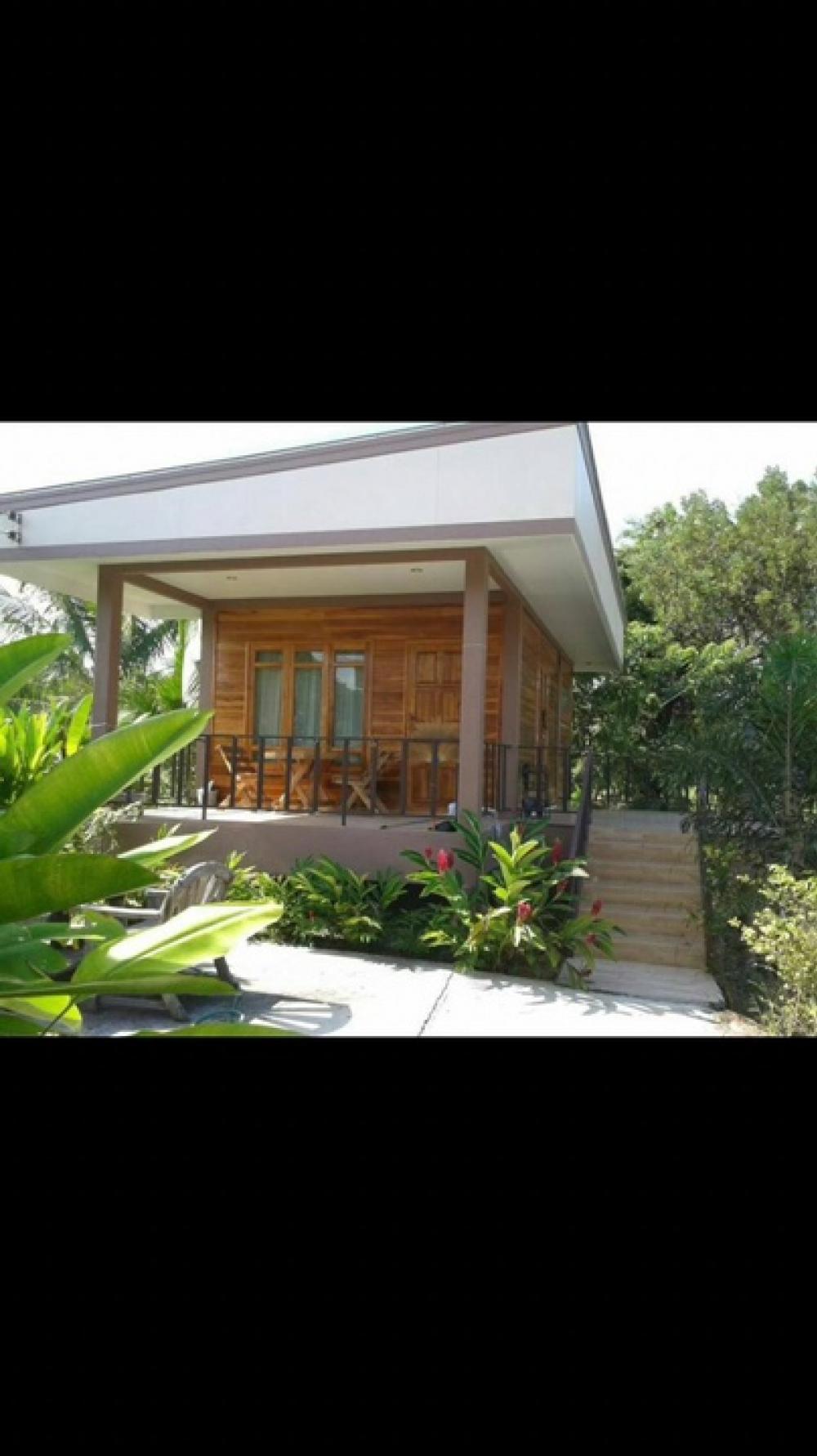 selling 2 houses + garage + land 2 rai 22 square wa (822 square wa), Nakhon Ratchasima Province.