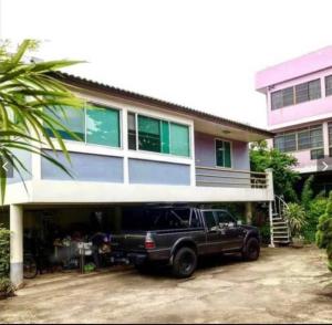 Land for Sale with 3 Houses on Sukhumvit 62 Near BTS Bang Chak Large Plot Ideal for Long Term Investment
