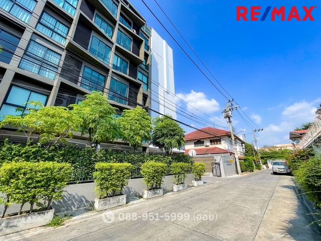 For sale/rent: Living Nest Condo, Lat Phrao 44, special room in Loft style, 4.55 m high ceiling, 1 large bedroom, only 190 m from Phawana BTS station.