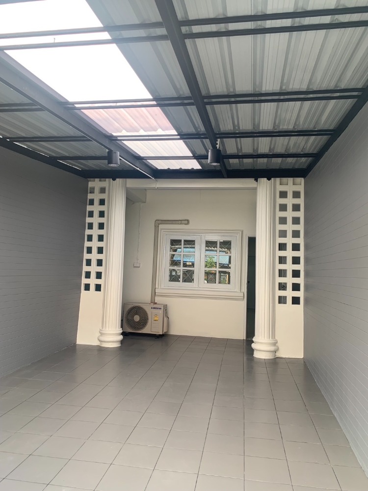 ขายถูก กู้เต็ม ทาวน์เฮาส์ 2 ชั้น 20 ตร.วา หมู่บ้านธรากร ซ.รามคำแหง166 บ้านมี 2 ห้องนอน 2 ห้องน้ำ + แอร์ 2 เครื่อง – รูปที่ 2