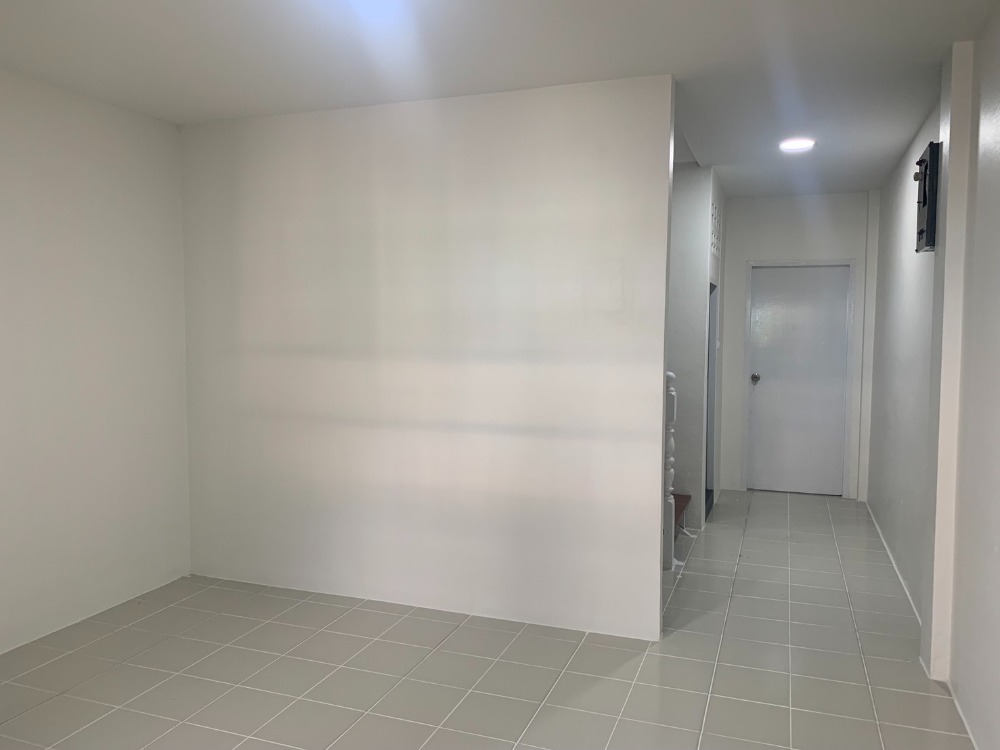 ขายถูก กู้เต็ม ทาวน์เฮาส์ 2 ชั้น 20 ตร.วา หมู่บ้านธรากร ซ.รามคำแหง166 บ้านมี 2 ห้องนอน 2 ห้องน้ำ + แอร์ 2 เครื่อง – รูปที่ 4