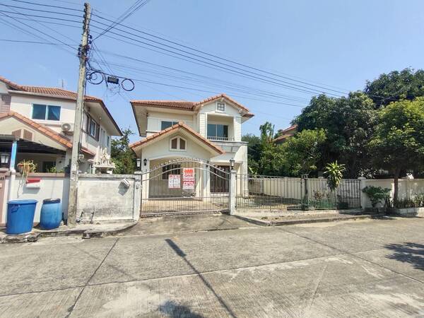 2 storey detached house, Saranrom Village, size 68.9 square wah, 3 bedrooms, 2 water, can park 3 cars on the Maine road – รูปที่ 2
