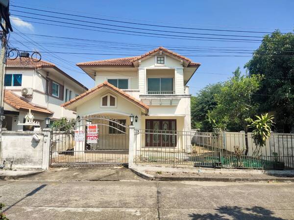 2 storey detached house, Saranrom Village, size 68.9 square wah, 3 bedrooms, 2 water, can park 3 cars on the Maine road