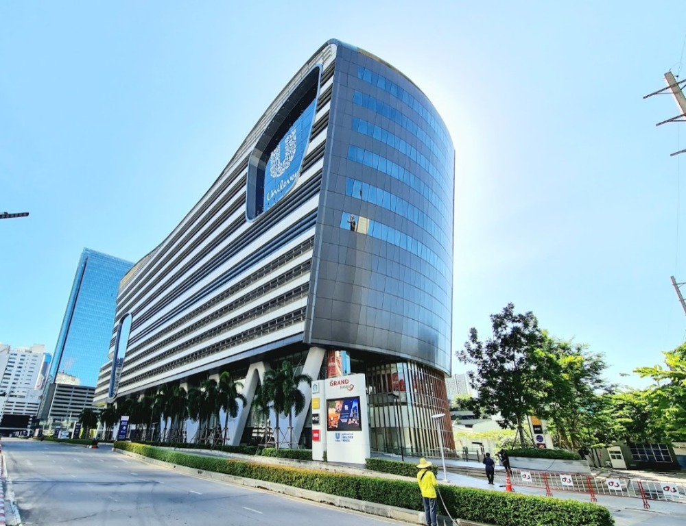 Unilever House building, office for rent near Rama 9 MRT and near Central Rama 9 department store.