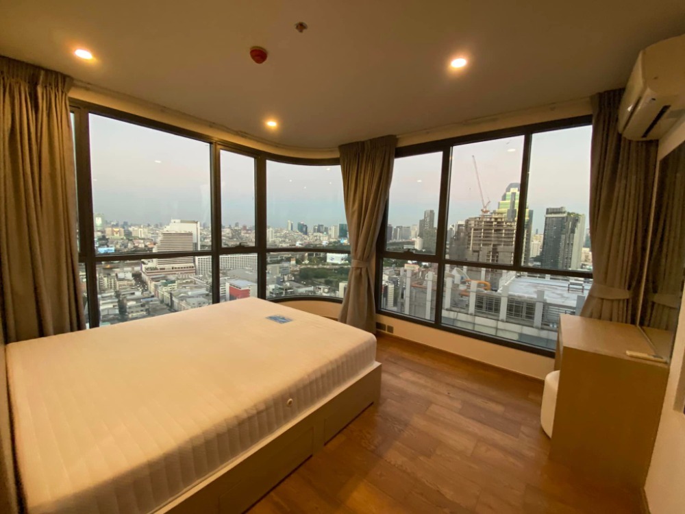 Condo for rent Q Chidlom, 2 bedrooms, beautiful room, high floor, very good view. Condo for rent Q Chidlom, 2 bedrooms, beautiful room, high floor, very good view.