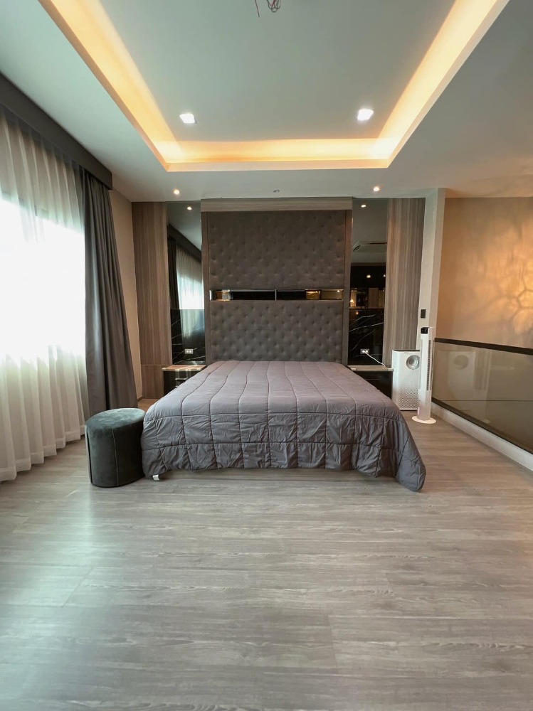 Urgent sale!! 3-story townhome, decorated with built-ins throughout. Full system of electrical appliances **9.5 million baht** The Landmark Ekkamai-Ramindra Urgent sale!! 3-story townhome, decorated with built-ins throughout. Full system of electrical appliances **9.5 million baht** The Landmark Ekkamai-Ramindra