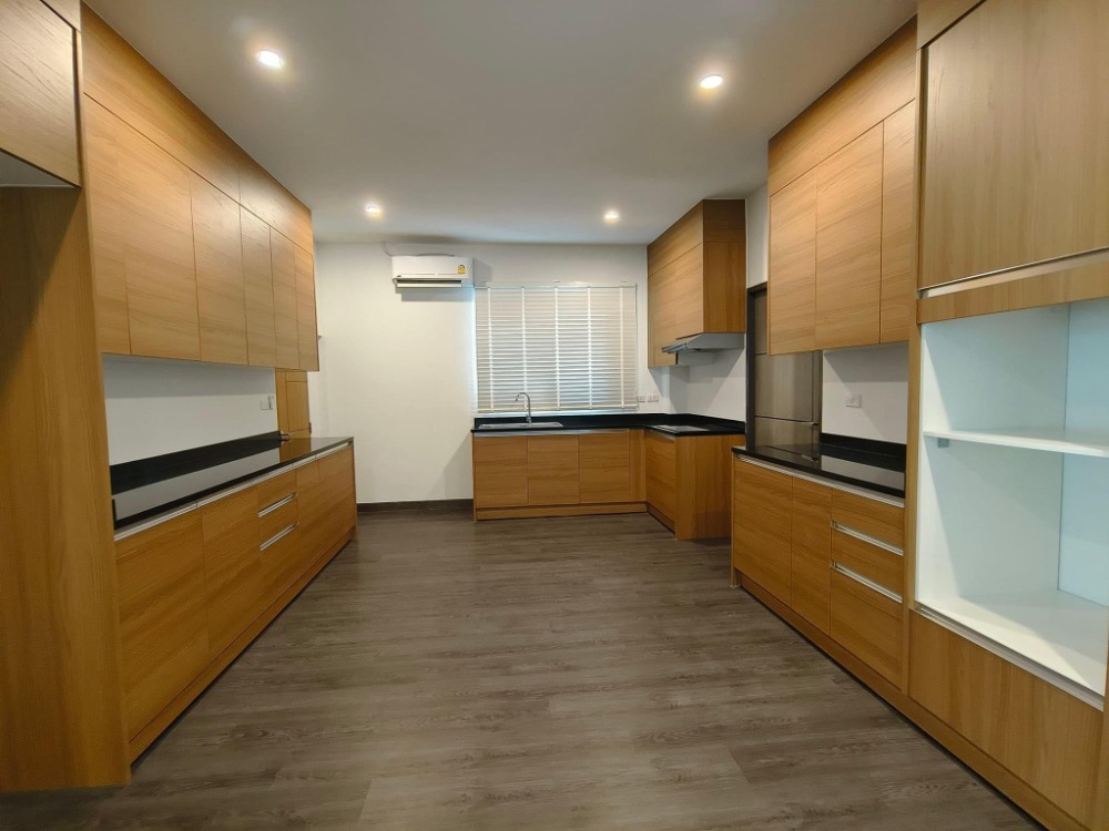 ● Prime Location ● บ้านเดี่ยว 3 ชั้น 50.00 ตร.ว. 330.00 ตร.ม. | 4 ห้องนอน 3 ที่จอดรถ | ใกล้ โรงพยาบาลสุขุมวิท 4 นาที, เกทเวย์ เอกมัย 4 นาที, BTS เอกมัย 4 นาที – รูปที่ 3