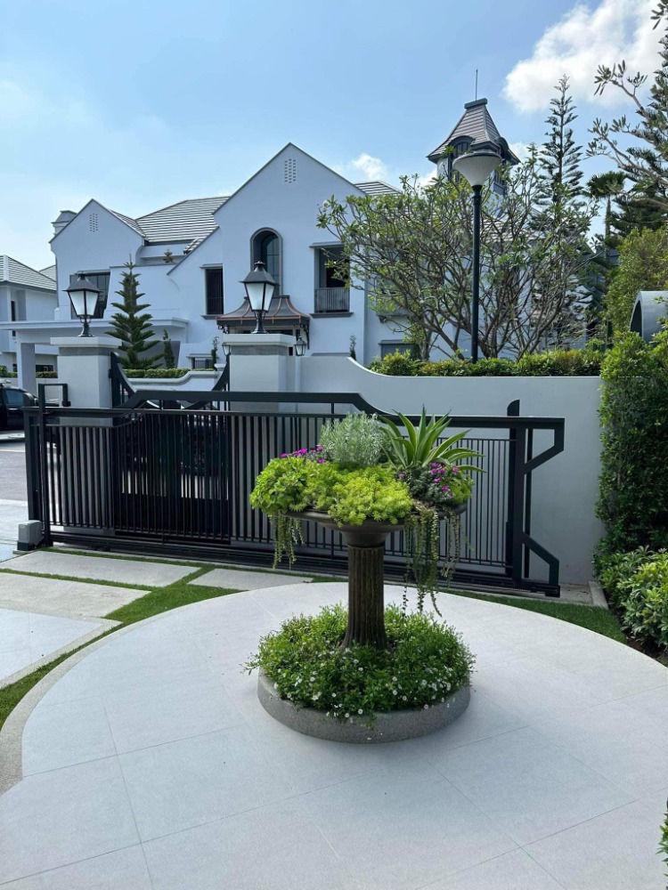 Nantawan Rama 9 New Krungthepkreetha (นันทวัน พระราม 9 กรุงเทพกรีฑาตัดใหม่) | Single house 150 sq.w., 449 sq.m. | 5 Beds, 1 maid room | Near Wellington International School 1 mins., The Mall Bangkapi 12 mins.
