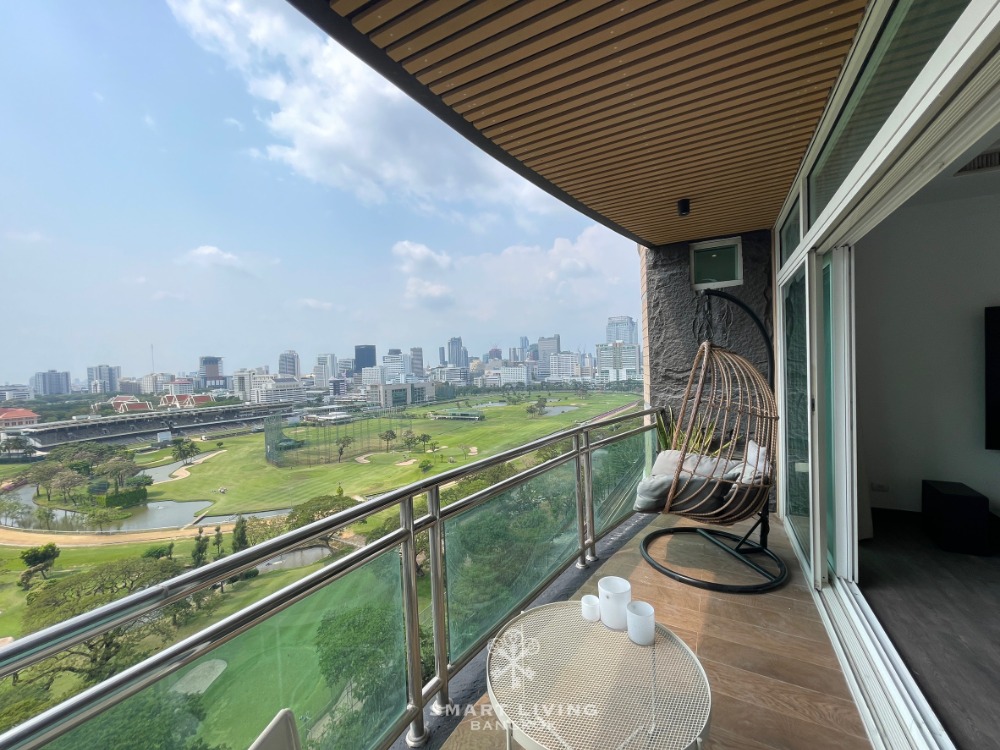 Luxurious condo Renovate/4 beds/268 sqm. Spacious living area with city and golf court views, near Lumpini Park. Only 300 meters from BTS. Private lift access to each floor. 