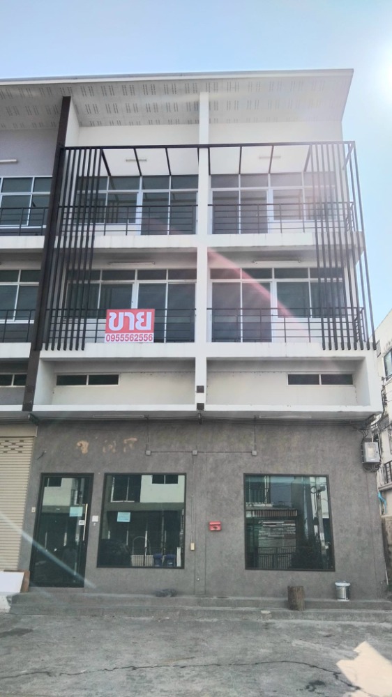 ขายอาคาร 3 ชั้น #ซอยกันตนา  เนื้อที่ 53.40 ตรว.#ราคาถูก #ห้องริมสุด ราคา 5.90 ลบ.#Office #warehouse