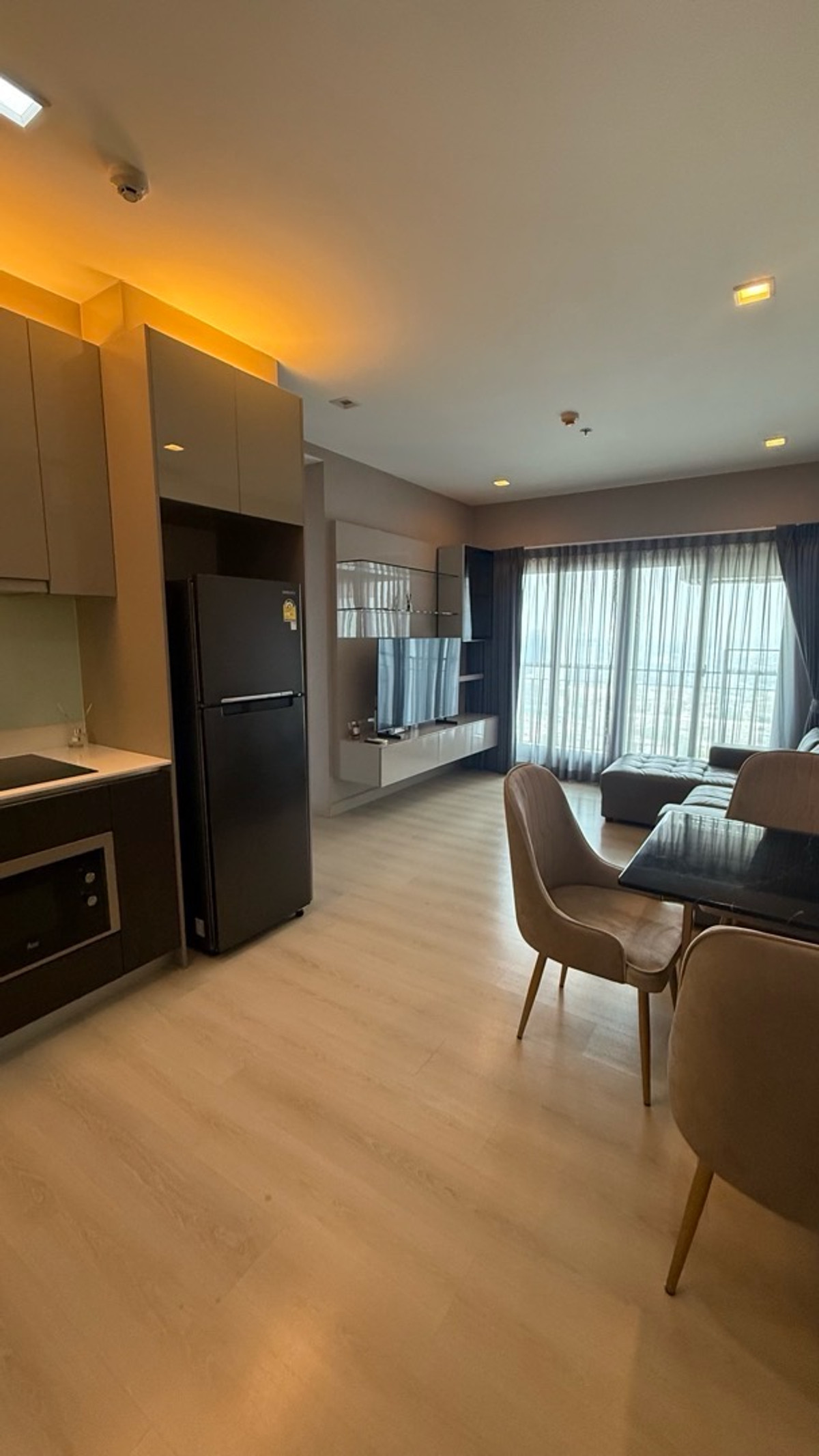 2 unit Sale / Rent ขาย/ ให้เช่า 2 นอน 2 น้ำ 56 ตรม Hot Lay out 33,000-35,000 ราคา 9-10.5 ล้าน 2 unit Sale / Rent ขาย/ ให้เช่า 2 นอน 2 น้ำ 56 ตรม Hot Lay out 33,000-35,000 ราคา 9-10.5 ล้าน