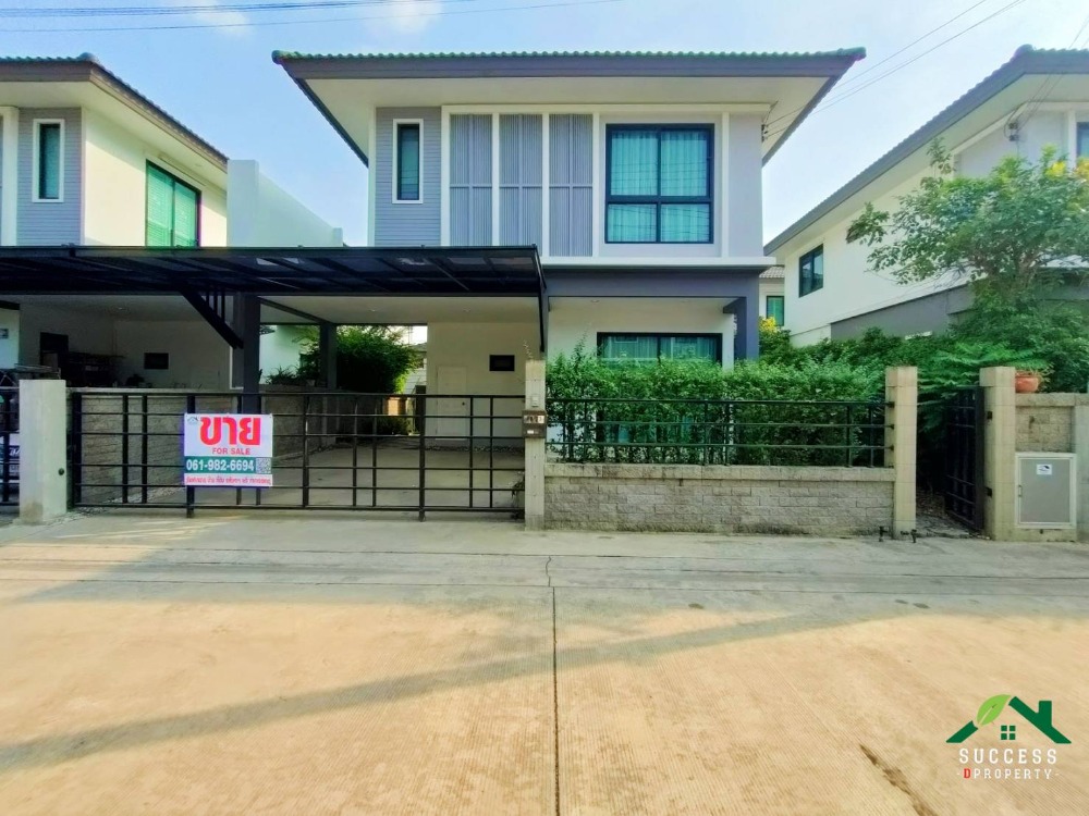 Semi-detached house for sale, Chat Luang 16, Rangsit-Khlong 3, in new condition. Project next to the road along Khlong Sam Good location, convenient travel