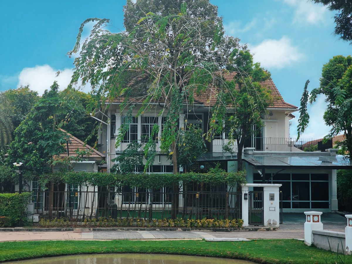 Sell at Nantawan Chaengwattana-Ratchapruek University, convert the corner of Maine Road The front of the house does not collide with anyone, area 132.1 sq. 300 sqm. Sell at Nantawan Chaengwattana-Ratchapruek University, convert the corner of Maine Road The front of the house does not collide with anyone, area 132.1 sq. 300 sqm.