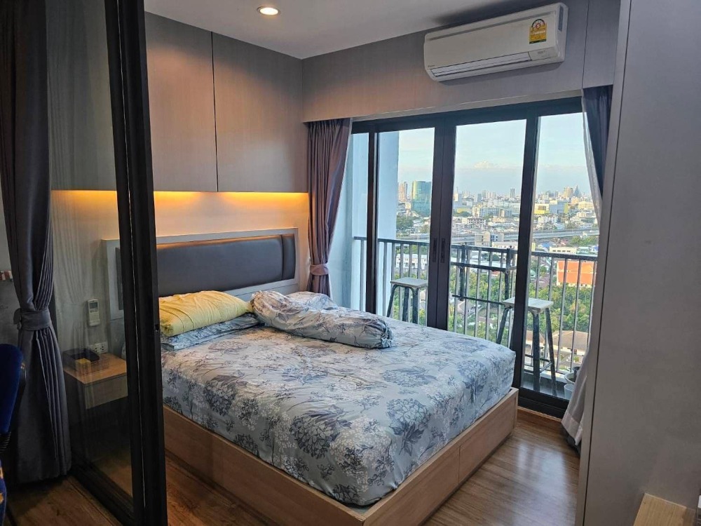 Free transfer. Selling a new room. Very good condition. If you like it, talk about the price. The Tree RIO Bang - Aor. Hurry and message Line: 0889656914