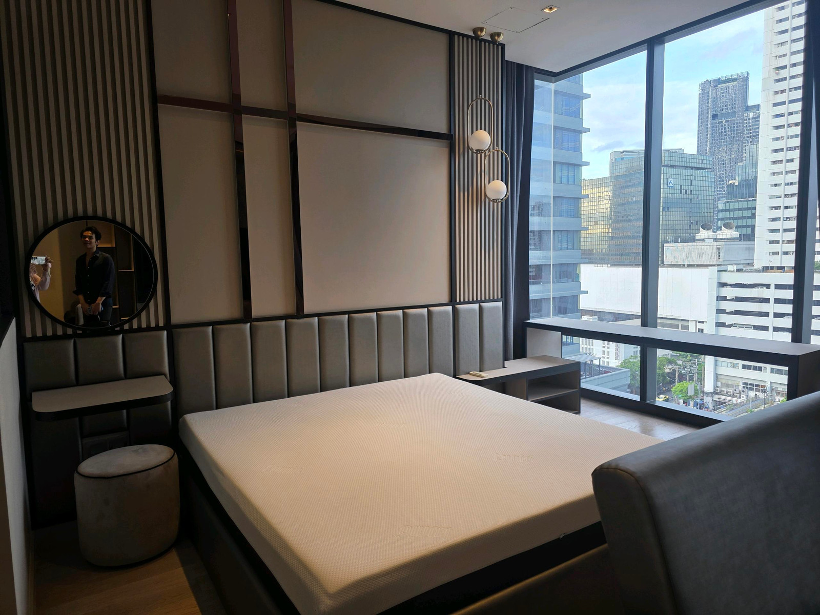 For rent Ashton silom 1 bedroom 1bthroom 35sqm rent fee 28,000 per month rainy 0818895470