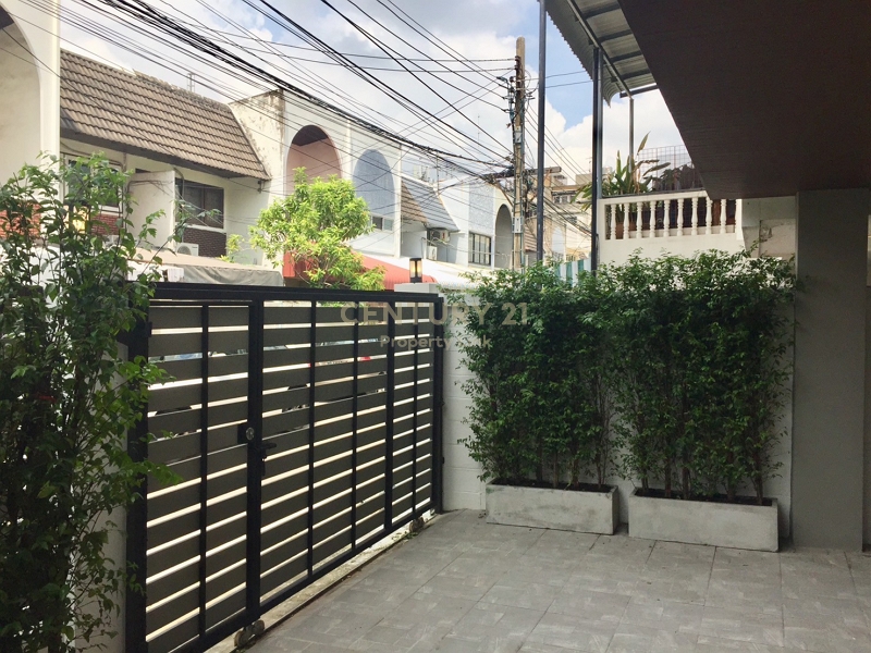 ปล่อยขายด่วน ทาวน์โฮมราคาดีพร้อมผู้เช่า ซอยเอกมัย 22/28-TH-66033 – รูปที่ 2