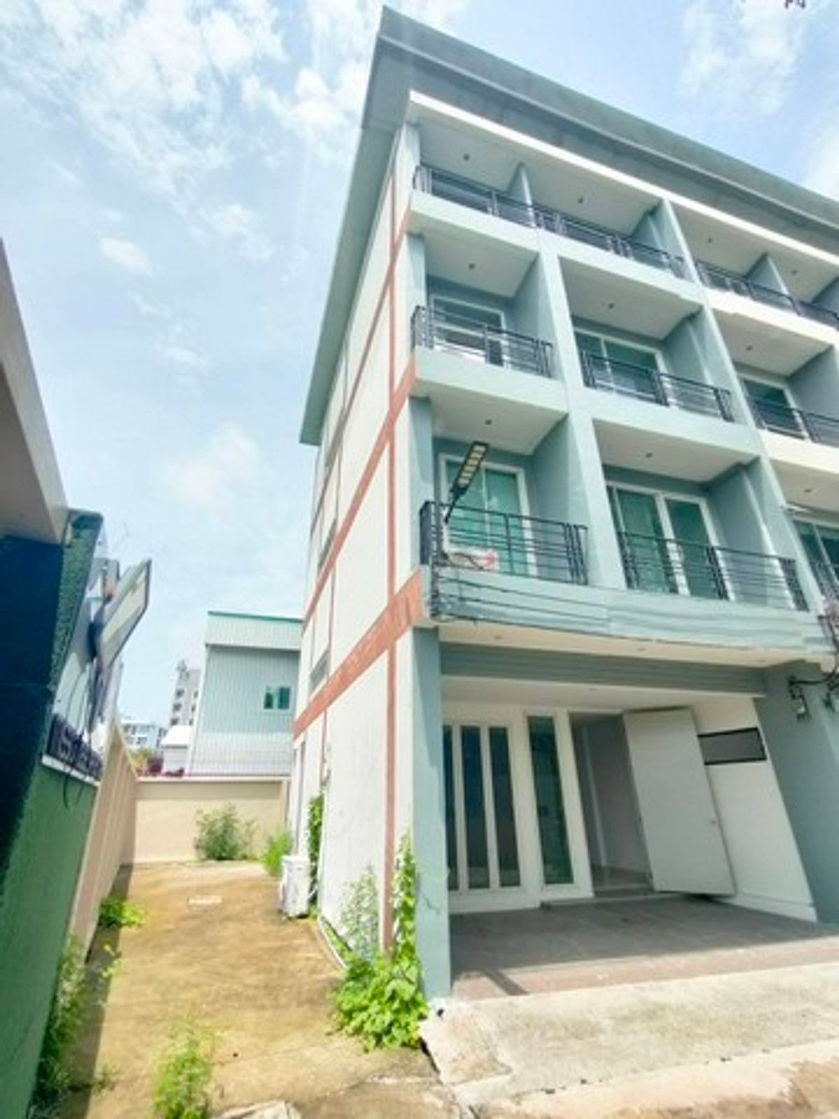 ให้เช่าทาวน์โฮม4ชั้นห้องมุม 300ตร.ม.ย่านรามอินทราใกล้แฟชั่นไอแลนส์,MRTวงแหวนรามอินทรา สามารถจดทะเบียนบริษัทได้ ให้เช่าทาวน์โฮม4ชั้นห้องมุม 300ตร.ม.ย่านรามอินทราใกล้แฟชั่นไอแลนส์,MRTวงแหวนรามอินทรา สามารถจดทะเบียนบริษัทได้