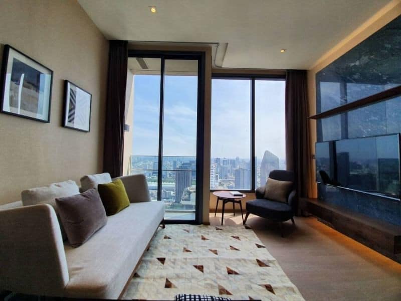 S-TEA113  The Esse Asoke, 48th floor, city view, 44.2 sq m, 1 bedroom, 1 bathroom, 13.39 million (sold with tenant) 064-959-8900