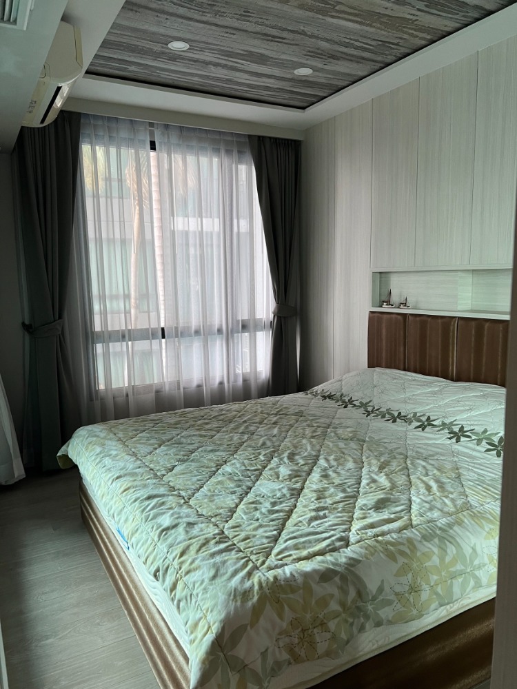 Sold at cost - Metro Luxe Riverfront, beautiful room, next to the BTS, view of the Chao Phraya River. Sold at cost - Metro Luxe Riverfront, beautiful room, next to the BTS, view of the Chao Phraya River.