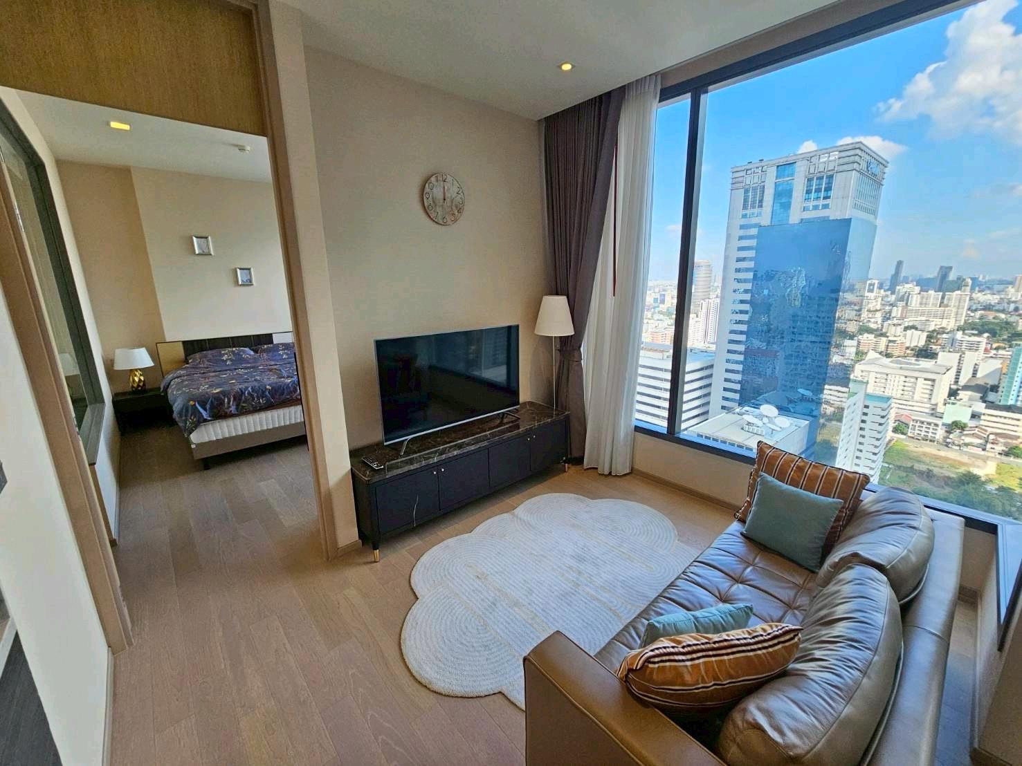 The Esse Asoke 2 bedroom 75sqm for rent only 70,000 per month please tel 0816878954 line id 0816878954