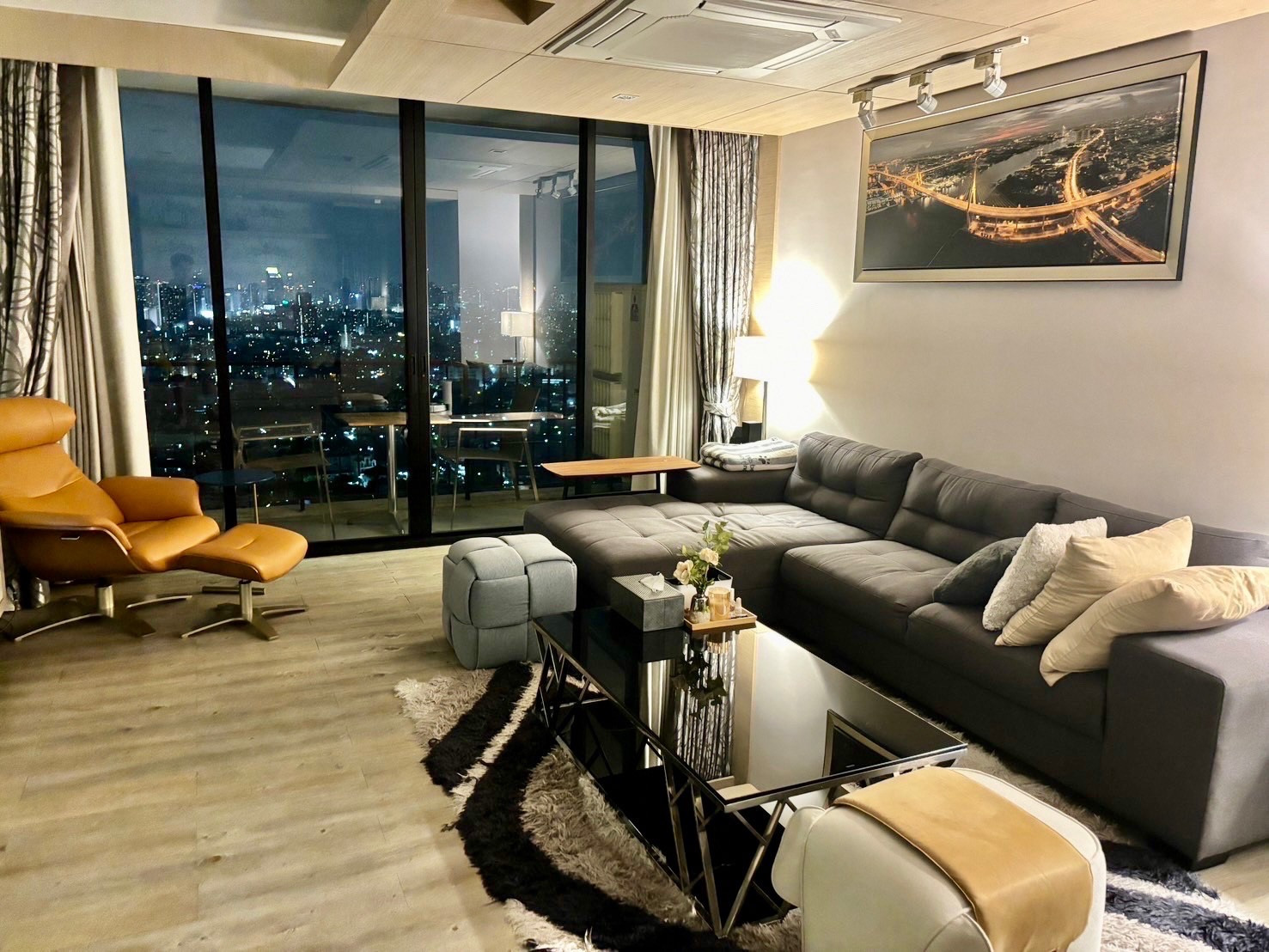 ขายคอนโด The Issara ลาดพร้าว ห้องใหญ่ 138 ตร.ม 2 ห้องนอน ใกล้ MRT ลาดพร้าว ใกล้ Central ลาดพร้าว ห้องนั่งเล่นกว้าง วิวเมืองโล่งไม่บล็อก เหมาะอยู่อาศัยและลงทุนระยะยาว ขายคอนโด The Issara ลาดพร้าว ห้องใหญ่ 138 ตร.ม 2 ห้องนอน ใกล้ MRT ลาดพร้าว ใกล้ Central ลาดพร้าว ห้องนั่งเล่นกว้าง วิวเมืองโล่งไม่บล็อก เหมาะอยู่อาศัยและลงทุนระยะยาว